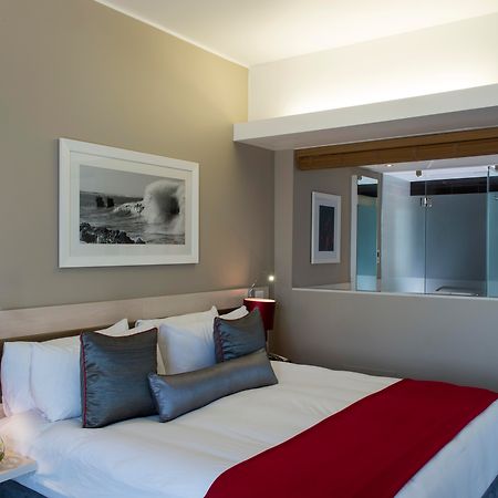 Radisson Blu Hotel, Port Elizabeth Ngoại thất bức ảnh A bedroom at the Cape Town International Convention Centre