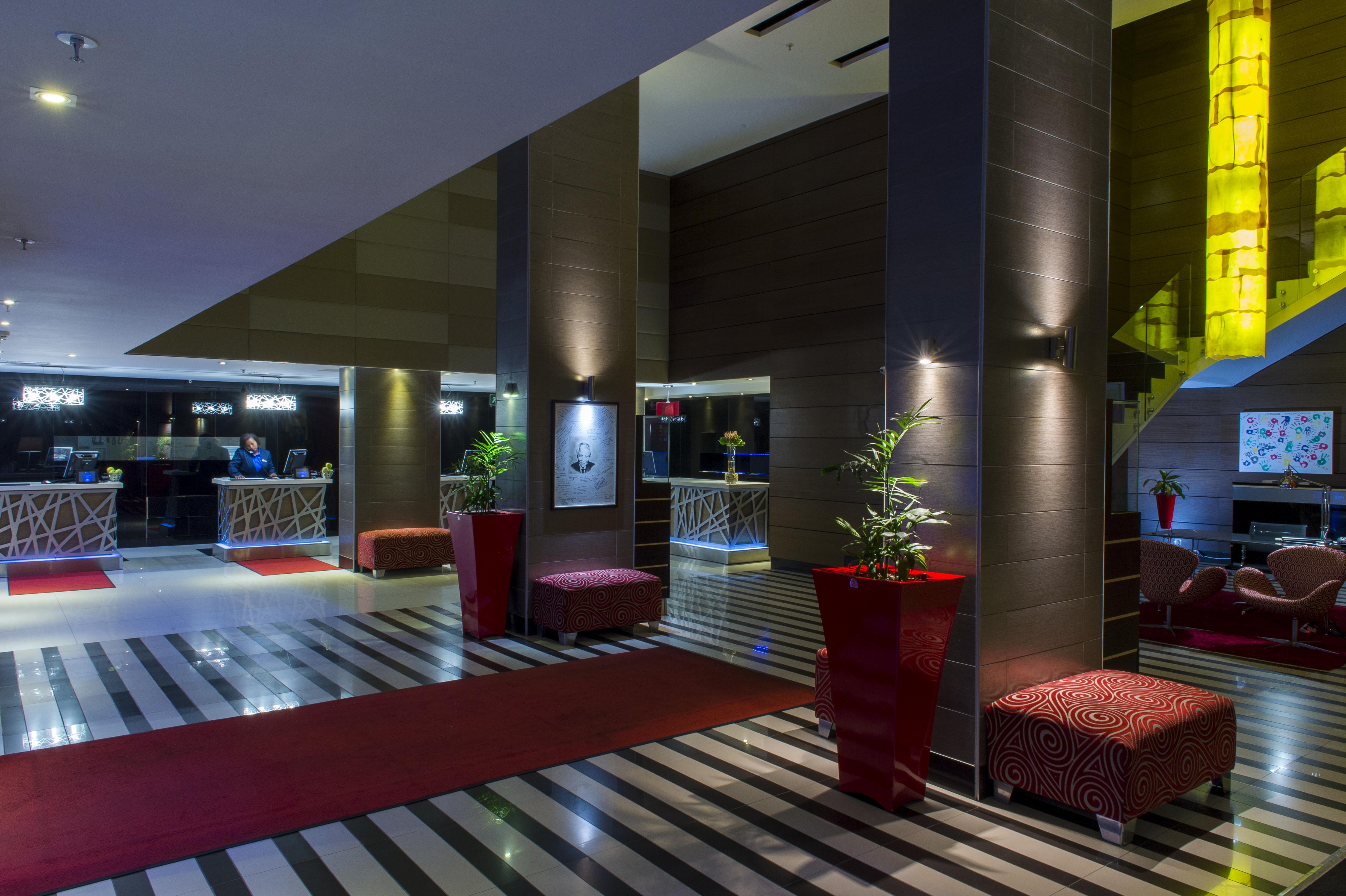 Radisson Blu Hotel, Port Elizabeth Ngoại thất bức ảnh Lobby