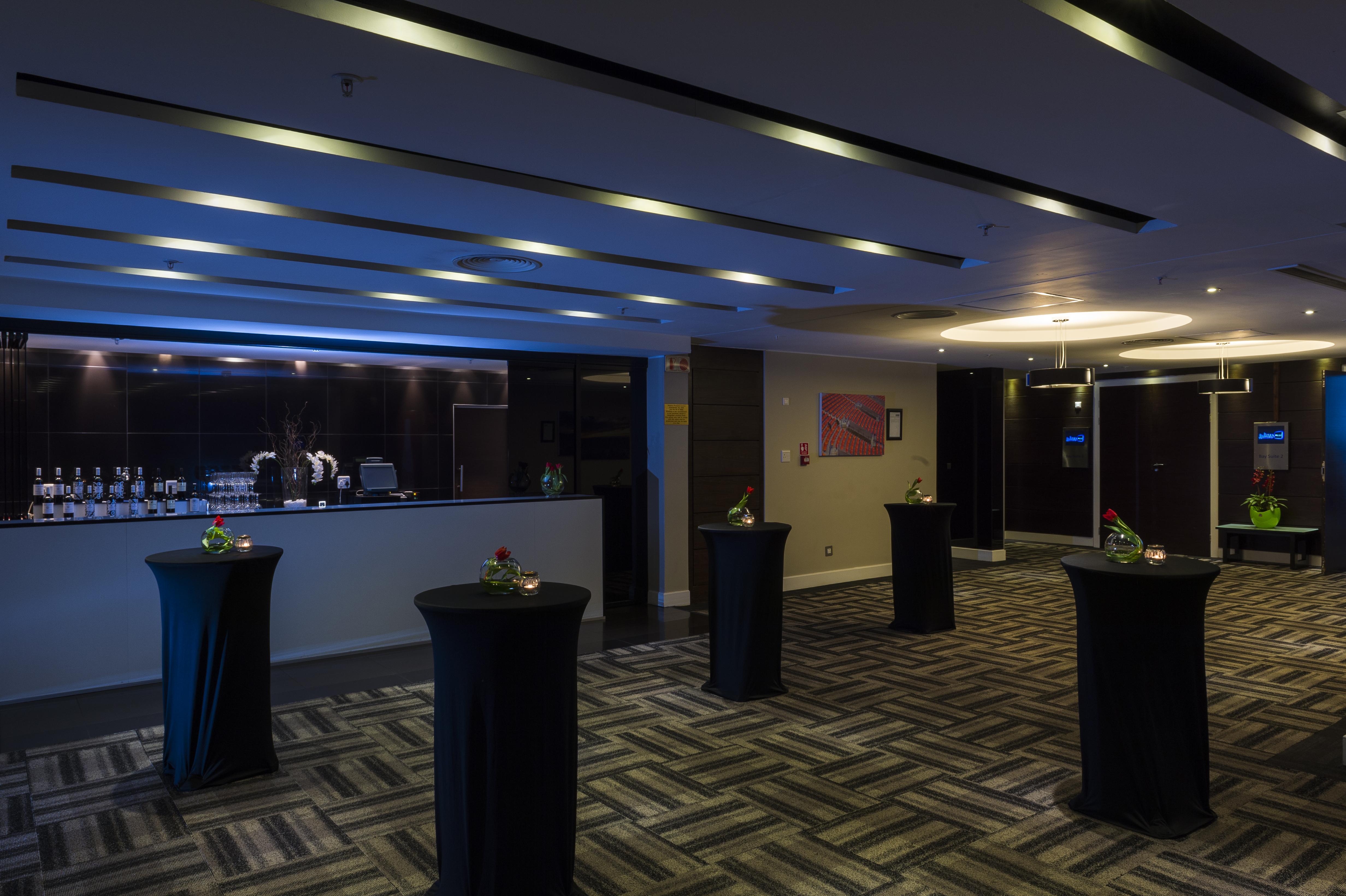 Radisson Blu Hotel, Port Elizabeth Ngoại thất bức ảnh The bar at the 10th floor