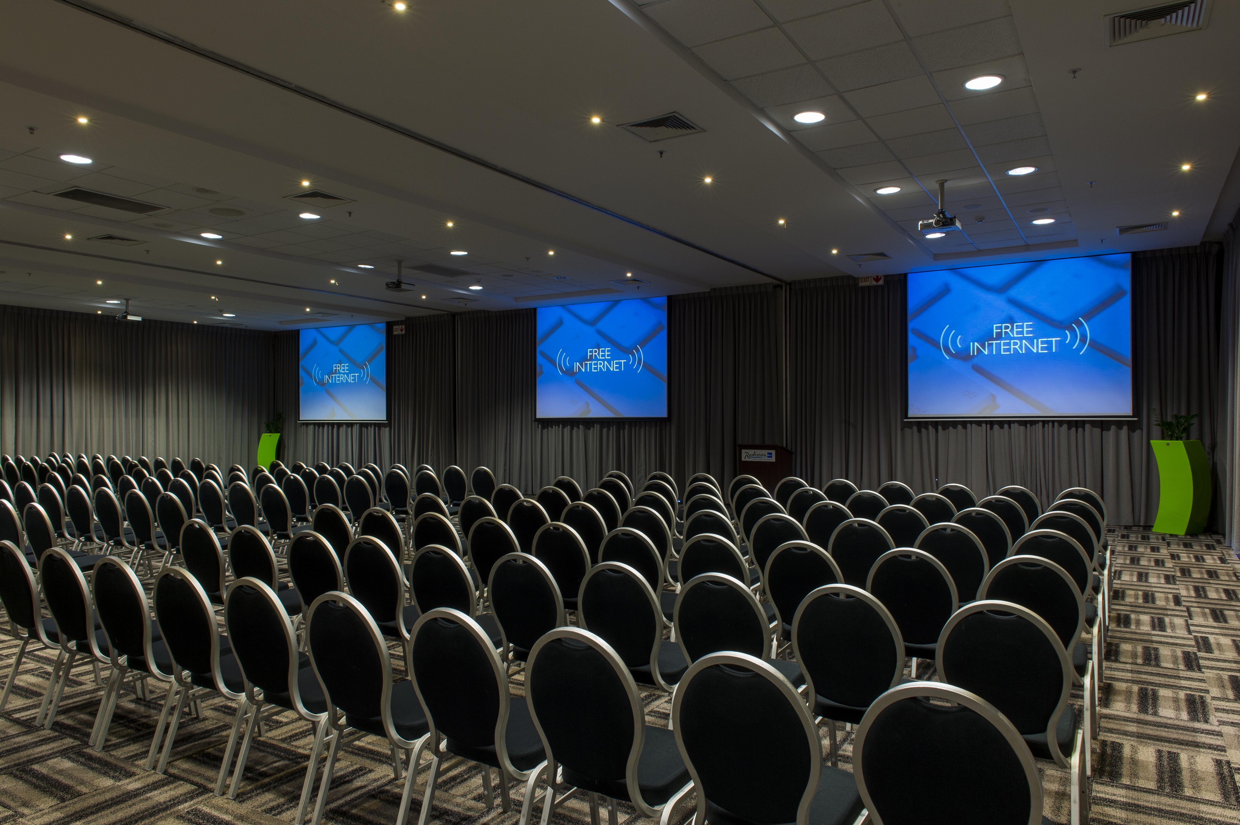 Radisson Blu Hotel, Port Elizabeth Ngoại thất bức ảnh The Free Planet Conference in 2016