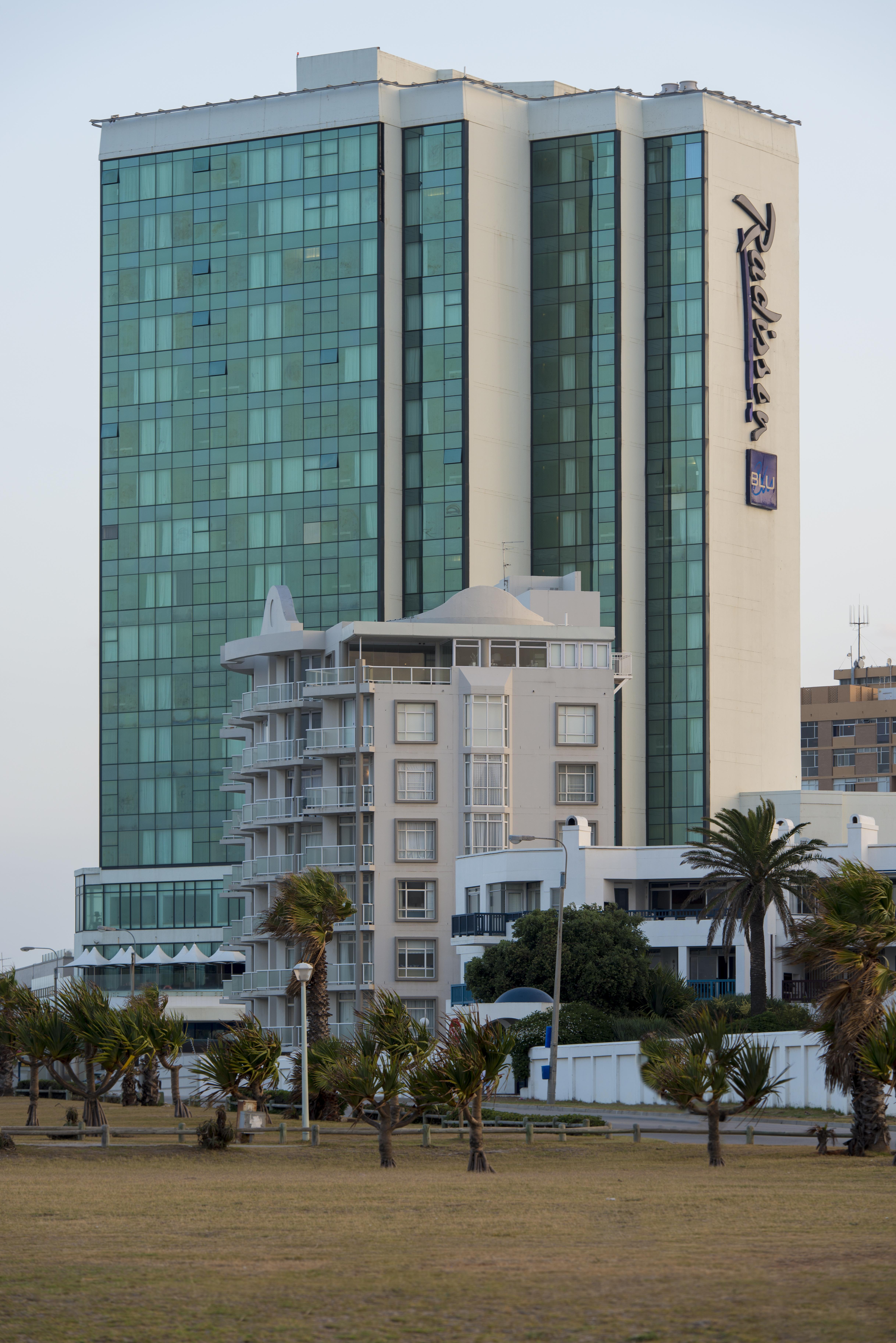 Radisson Blu Hotel, Port Elizabeth Ngoại thất bức ảnh The hotel in 2011
