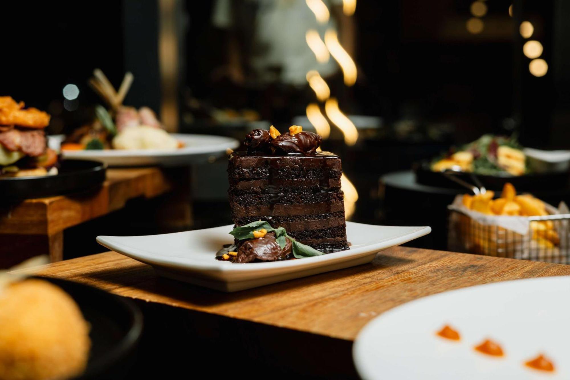 Radisson Blu Hotel, Port Elizabeth Ngoại thất bức ảnh A chocolate cake