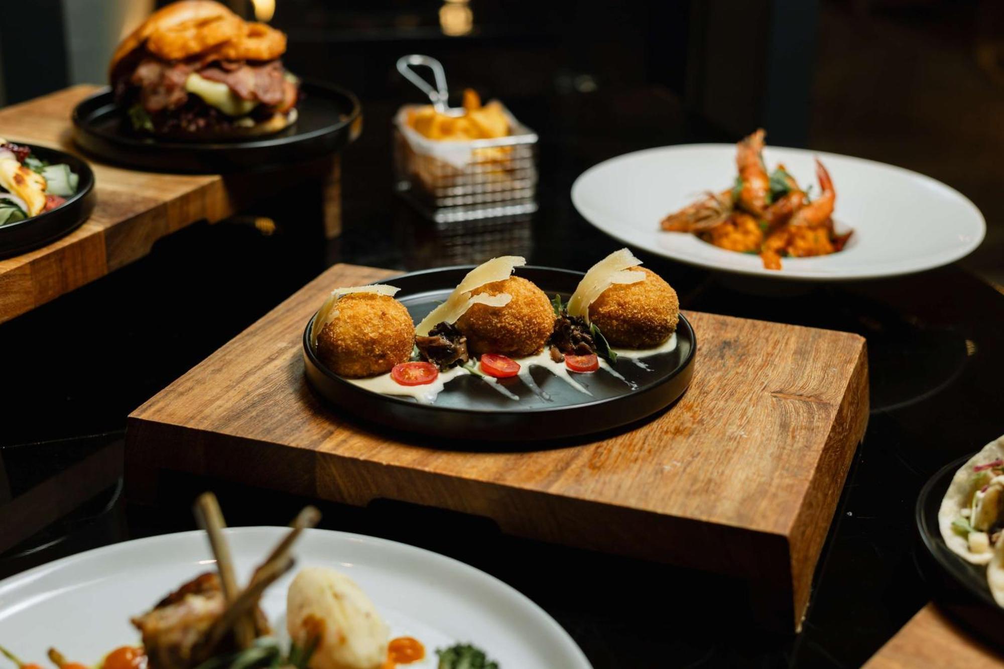 Radisson Blu Hotel, Port Elizabeth Ngoại thất bức ảnh A selection of tapas