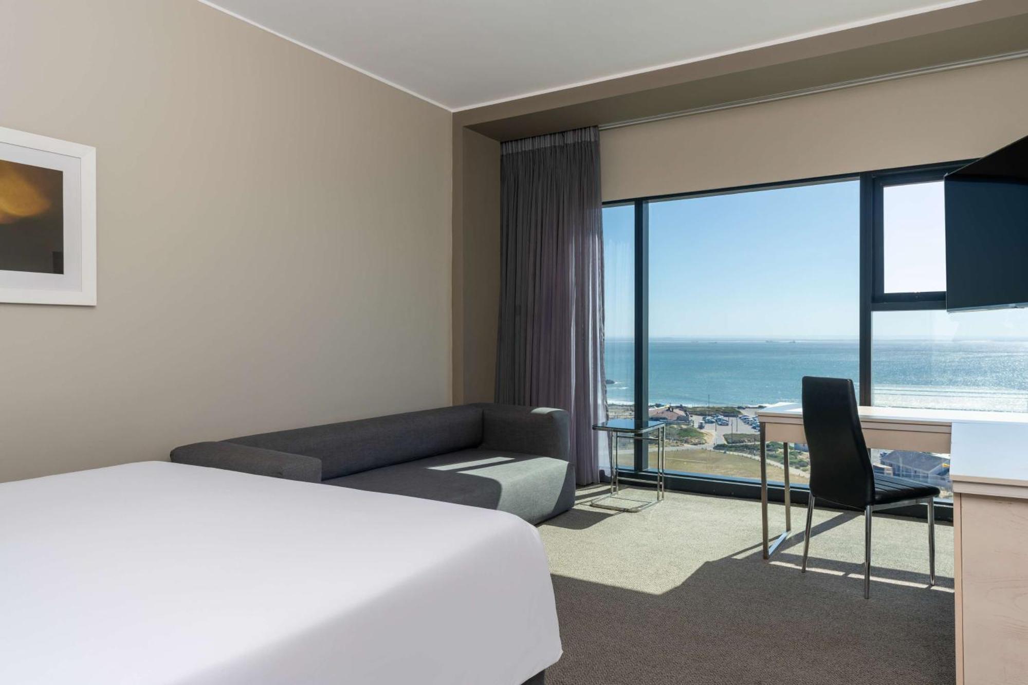 Radisson Blu Hotel, Port Elizabeth Ngoại thất bức ảnh A room at the hotel