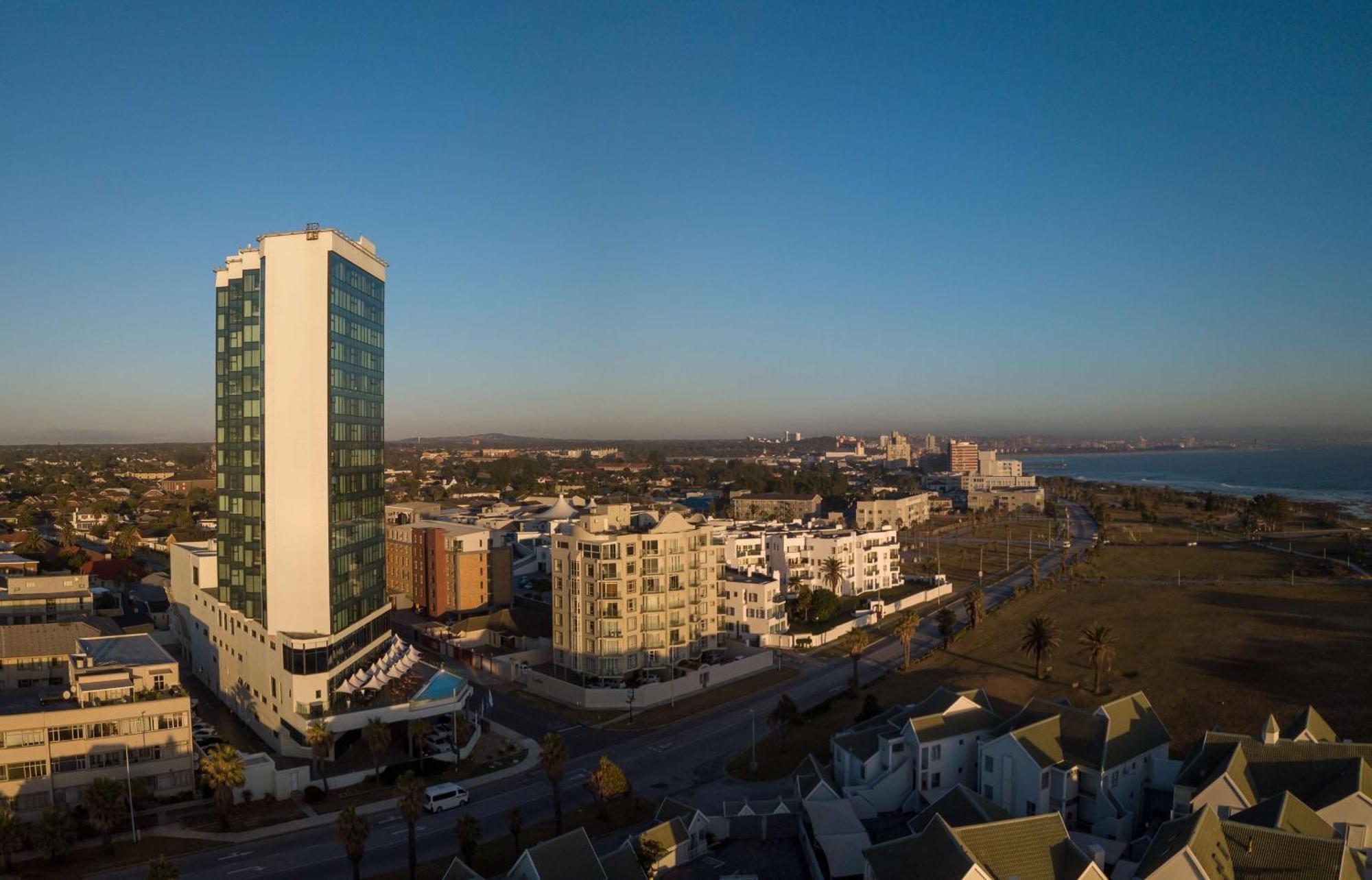 Radisson Blu Hotel, Port Elizabeth Ngoại thất bức ảnh Aerial view of the East Village neighborhood