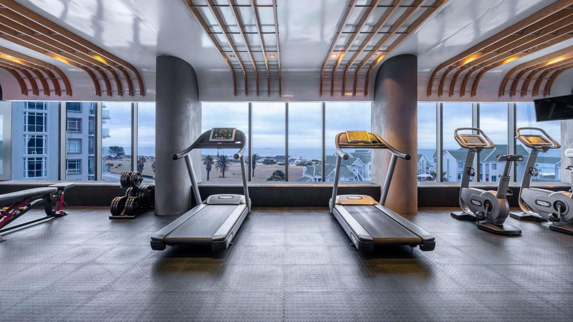 Radisson Blu Hotel, Port Elizabeth Ngoại thất bức ảnh The gym at the 1018