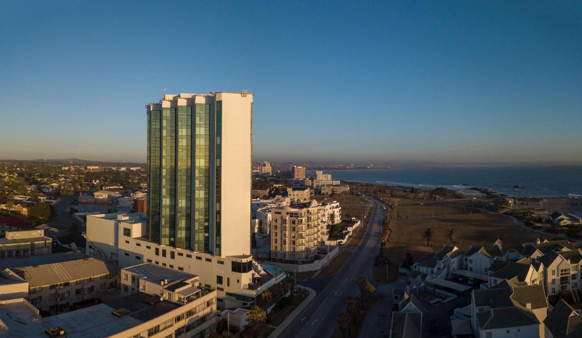 Radisson Blu Hotel, Port Elizabeth Ngoại thất bức ảnh Aerial view of the complex