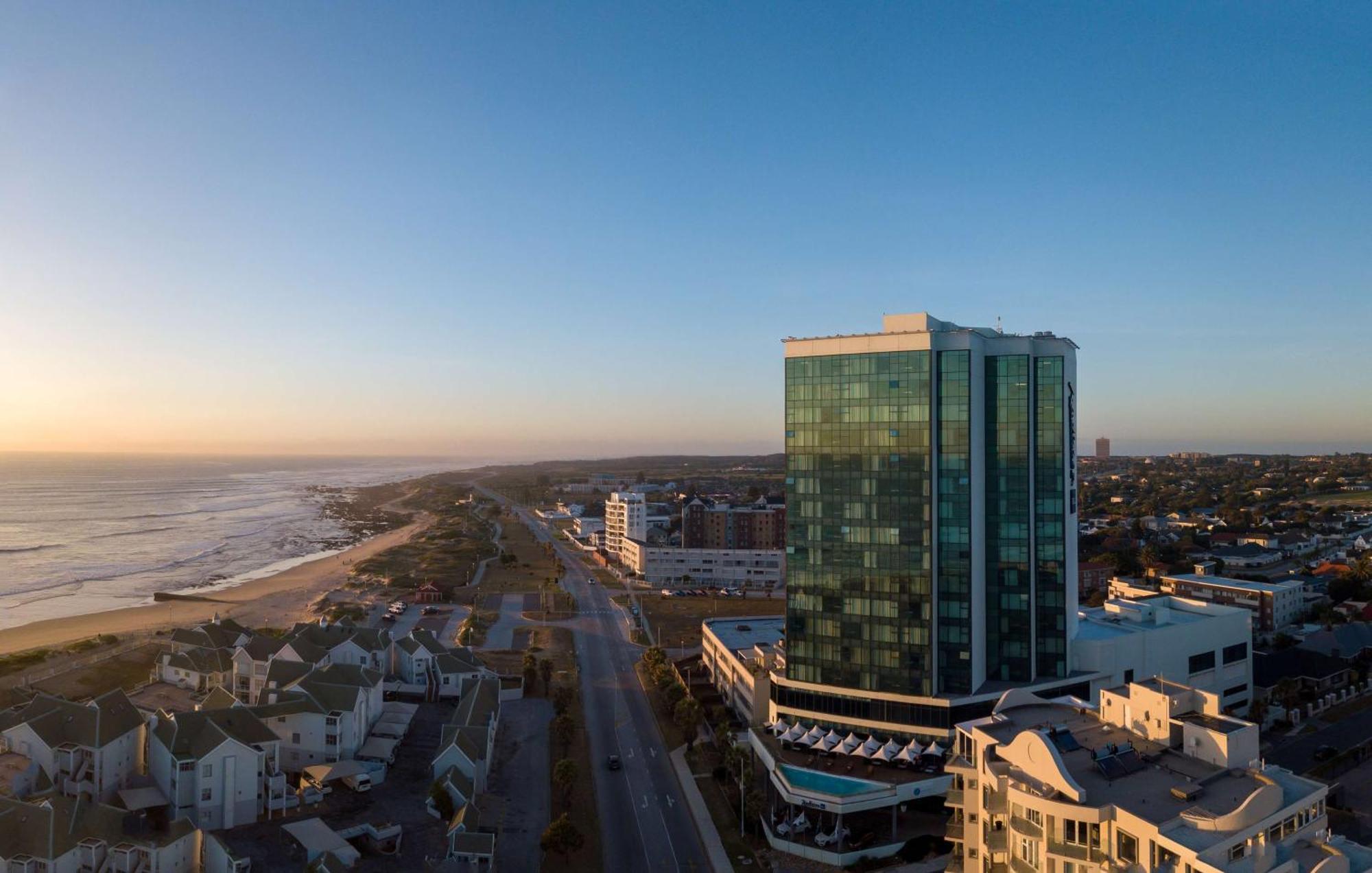 Radisson Blu Hotel, Port Elizabeth Ngoại thất bức ảnh Aerial view of the hotel