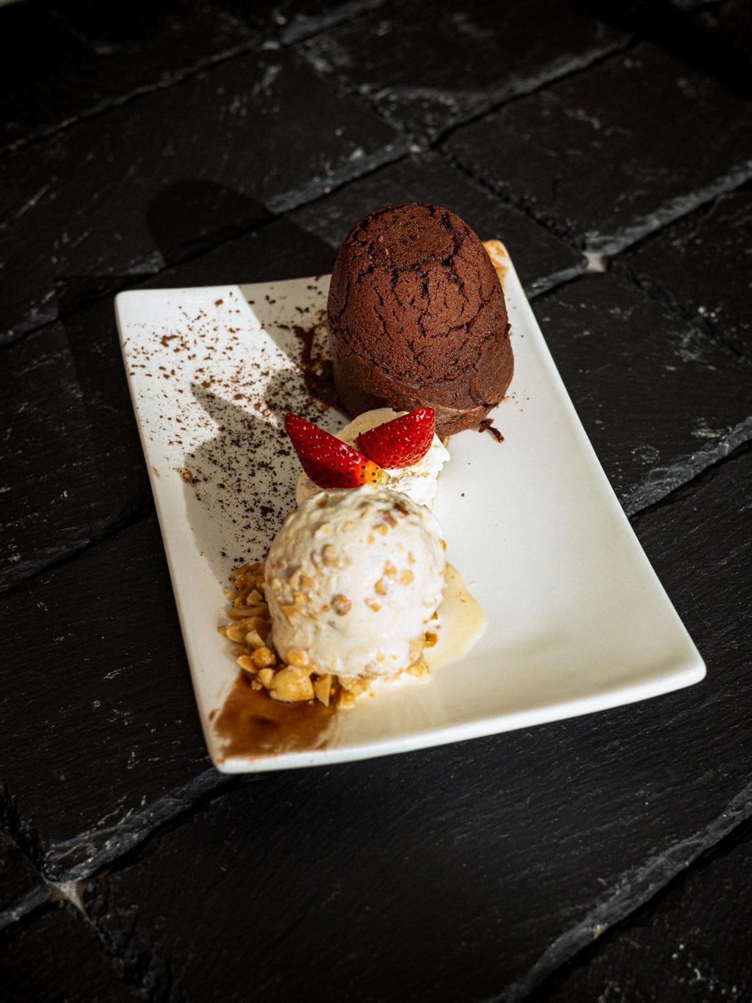 Radisson Blu Hotel, Port Elizabeth Ngoại thất bức ảnh Chocolate bomb